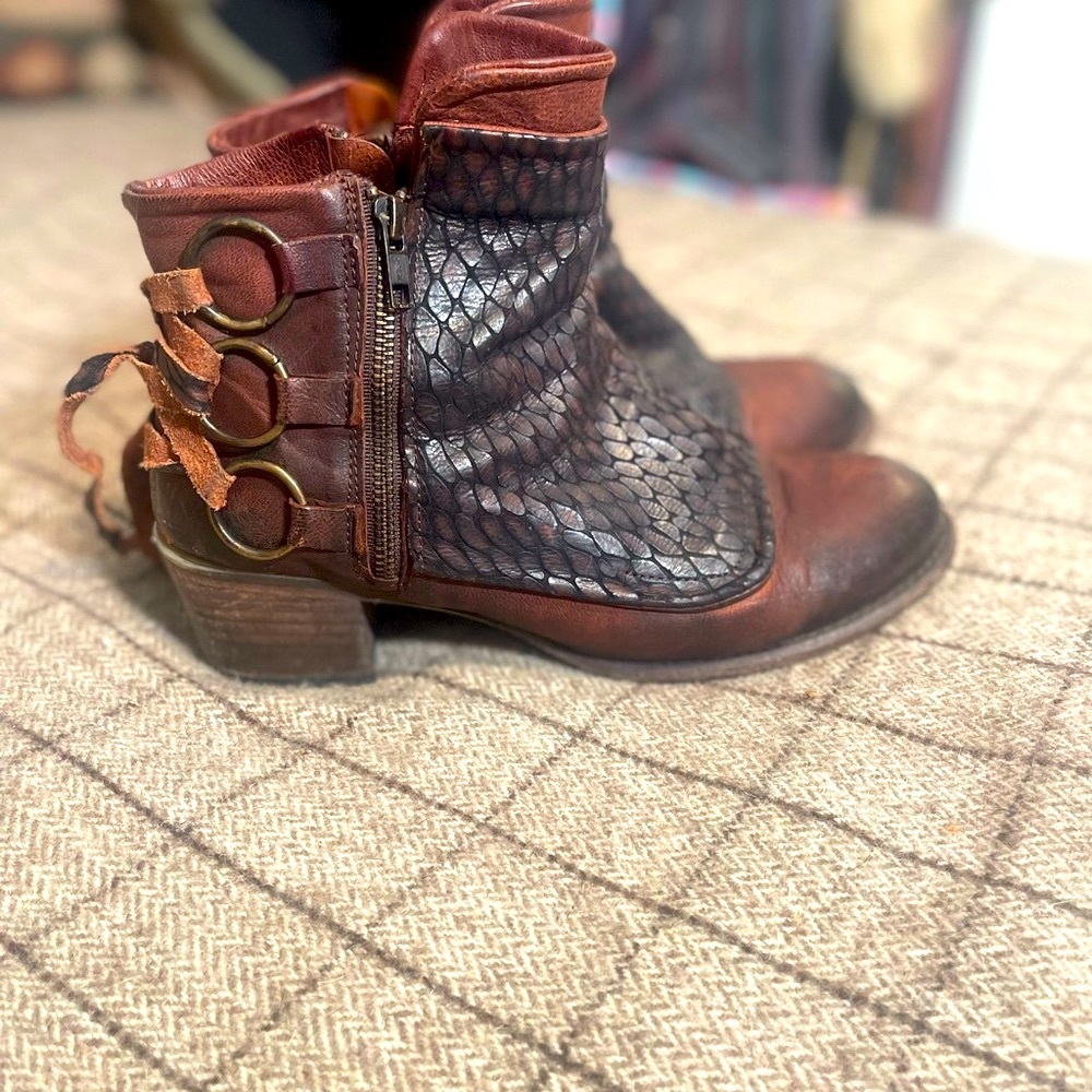 FREEBIRD by Steven leather booties CHERI size 10
